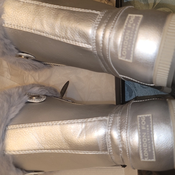 London Fog Silver Duck Boots - Picture 6 of 11